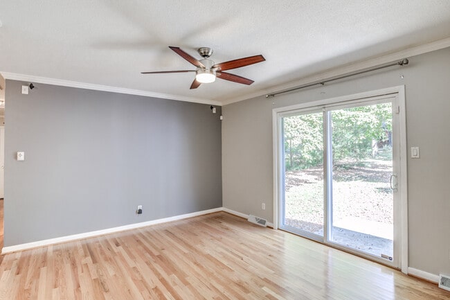 Building Photo - 1023 Pamlico Dr