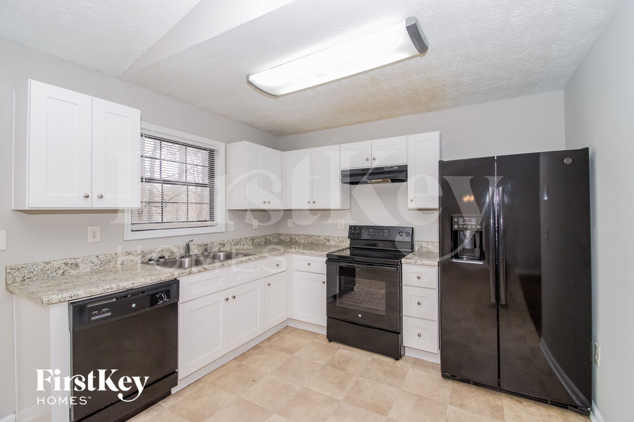 Building Photo - 1648 Olde Oak Dr