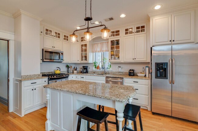 Building Photo - West Ghent