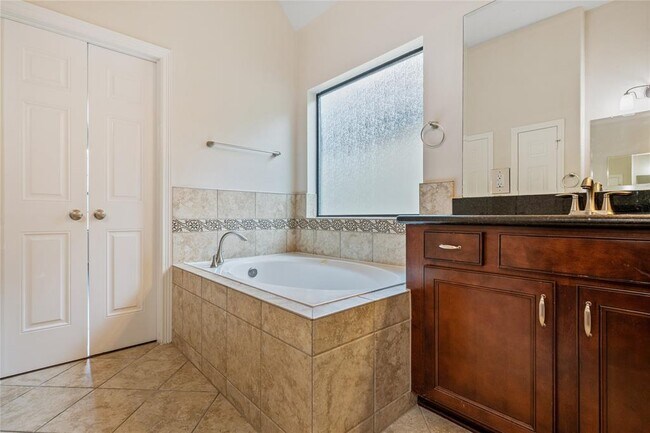 Building Photo - 2737 King's Retreat Cir