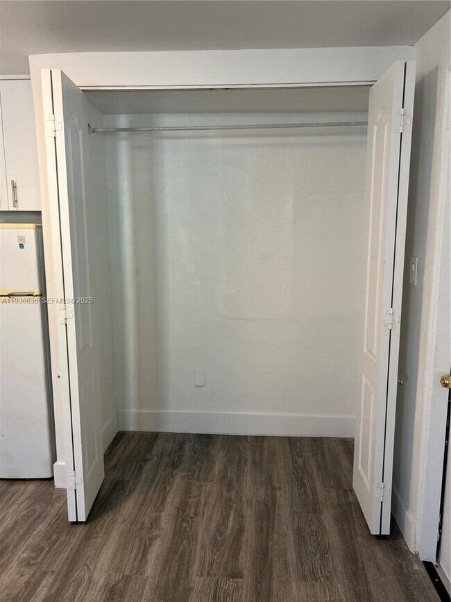 Building Photo - 1999 NW 2nd St