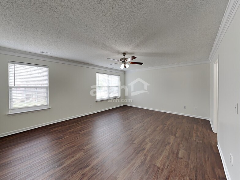 Building Photo - 3601 Edgeview Dr