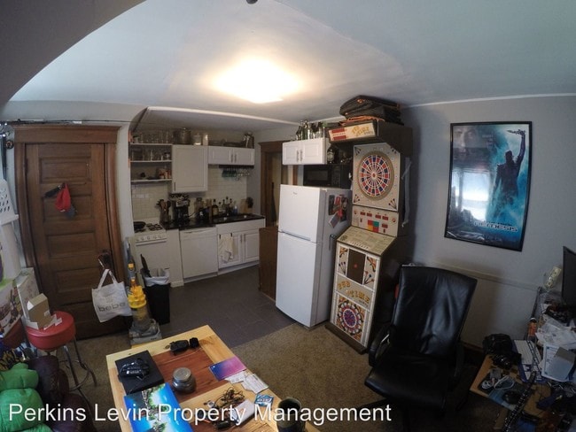 Building Photo - 735 Quincy St NE