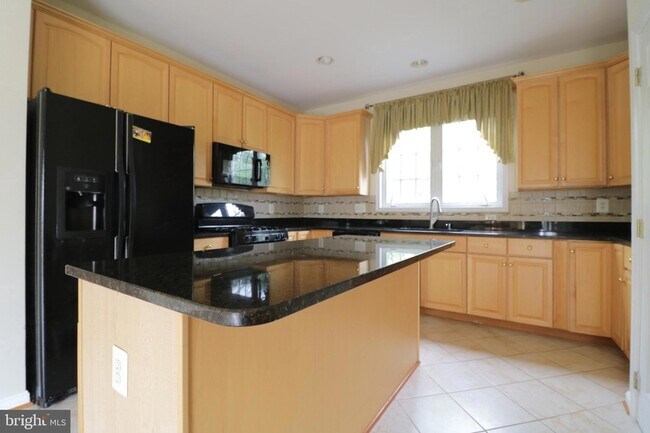 Building Photo - 42576 Legacy Park Dr