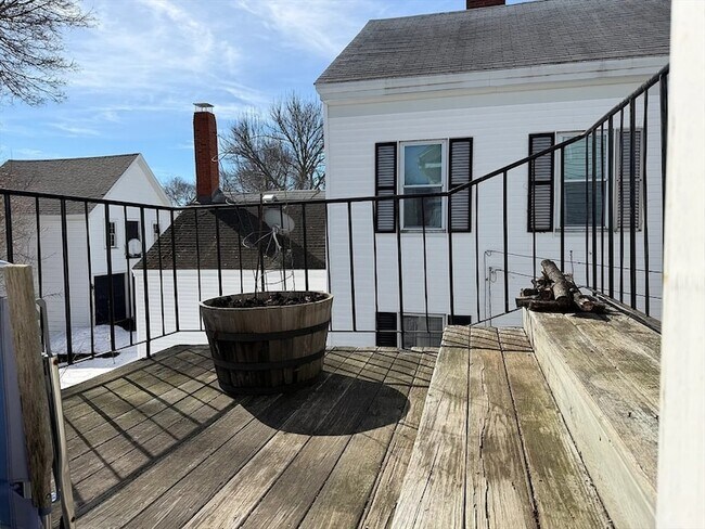 Building Photo - 9 Charles St