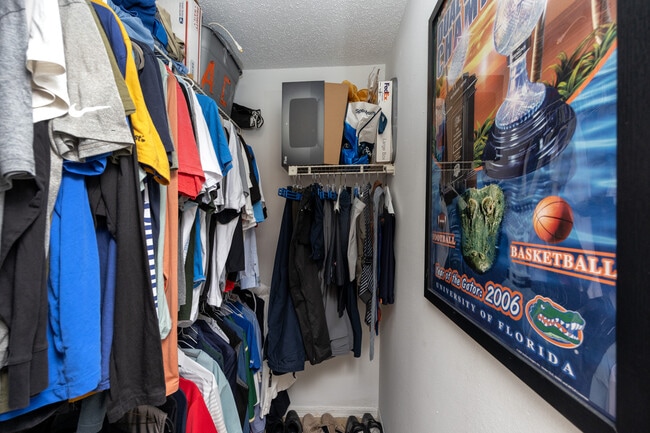 Building Photo - 1000 W Horatio St