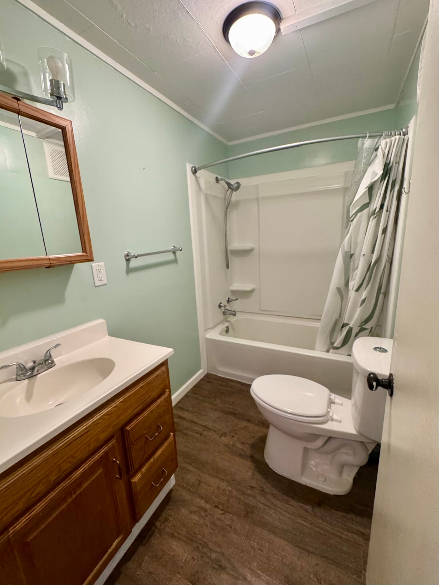 Building Photo - 2422 1st St