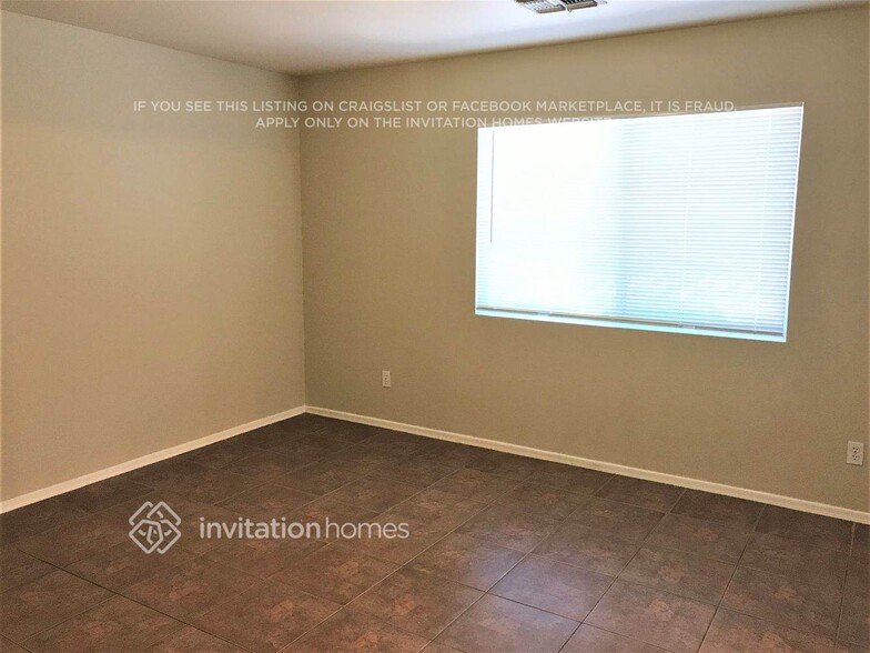 Building Photo - 8632 E Capri Ave