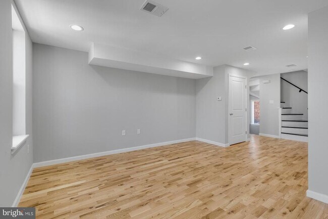 Building Photo - 410 Diamond St