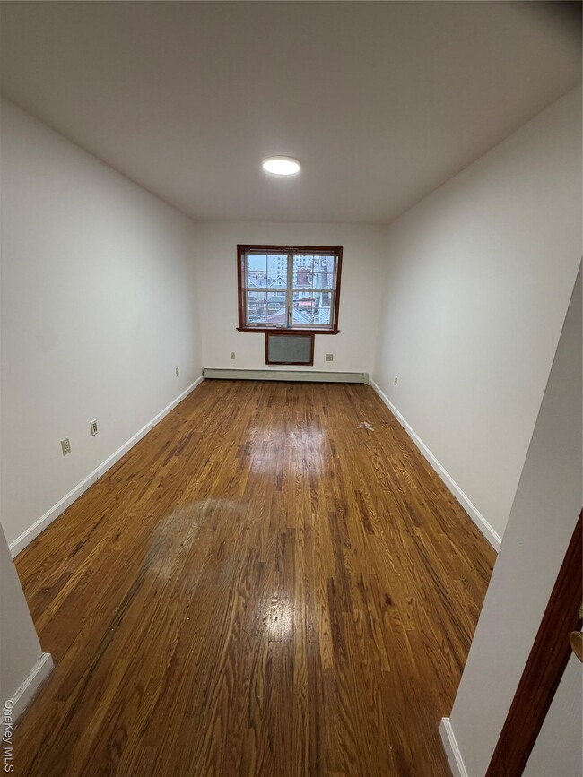 Building Photo - 172-07A 90th Ave