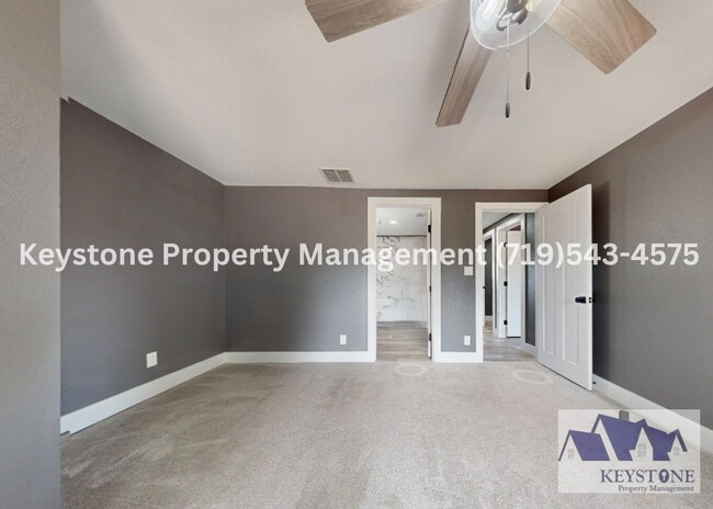 Building Photo - Stunning Rancher on the St Charles Mesa! 2...