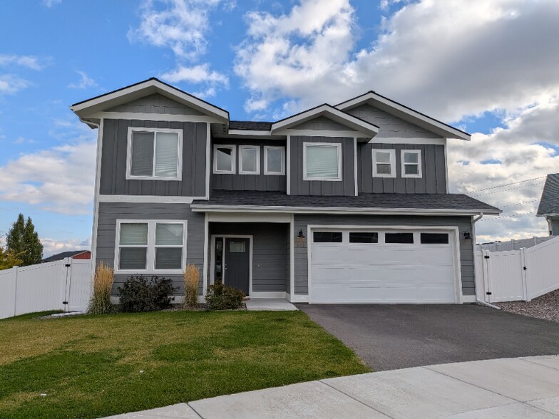 Primary Photo - 302 Cottage Dr