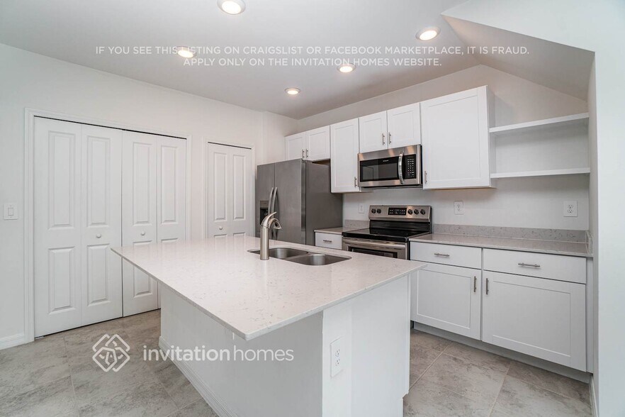 Building Photo - 7169 Greenwood Park Cir