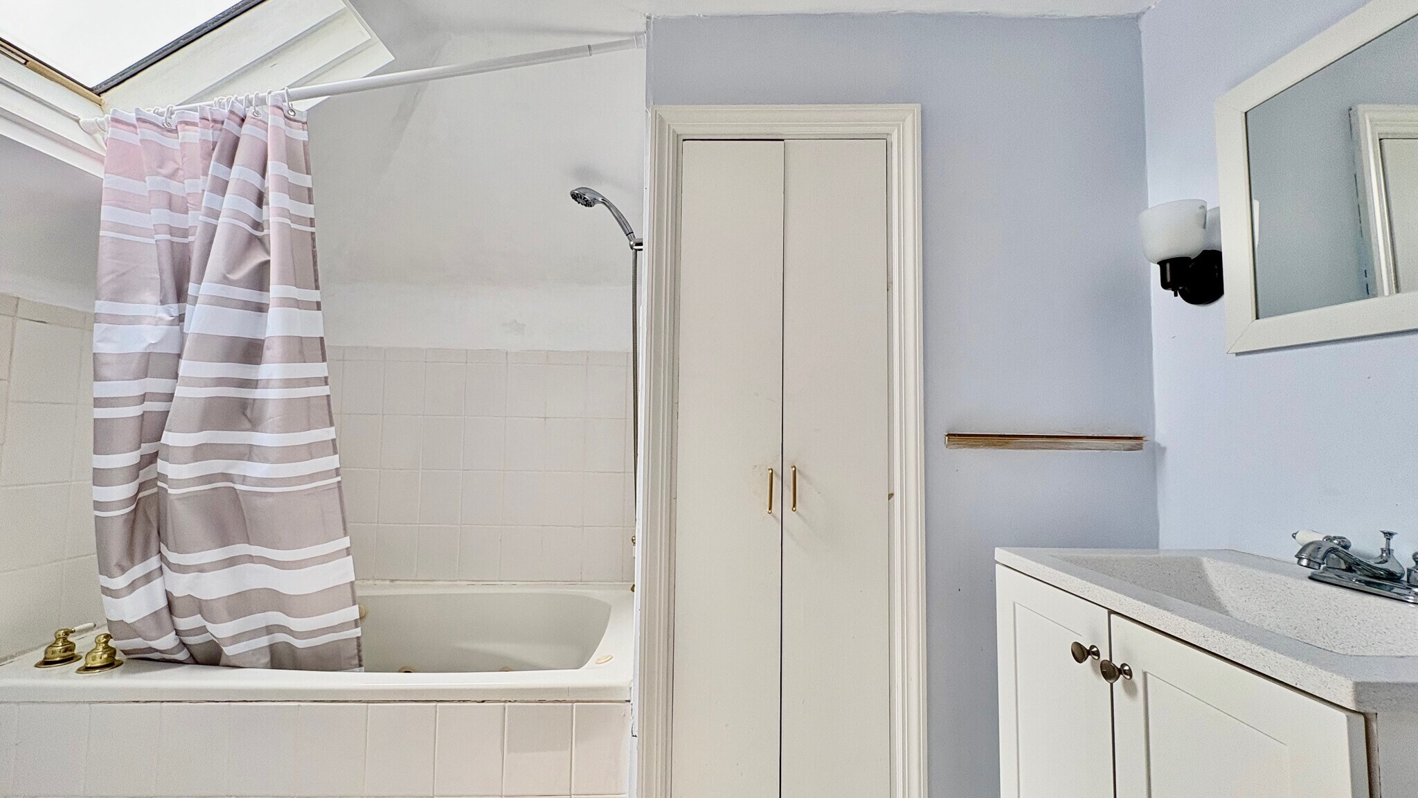 Building Photo - 6345 Morrowfield Ave