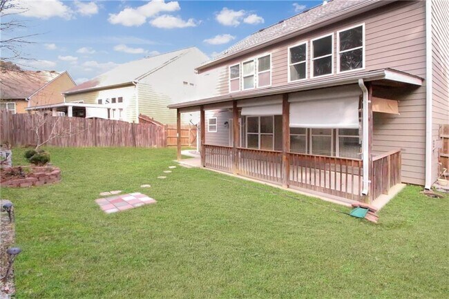 Building Photo - 2389 White Alder Dr NE