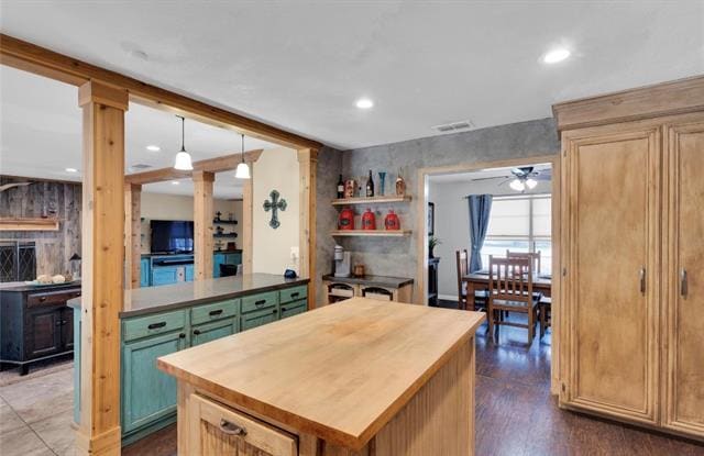 Building Photo - 800 FM 1187