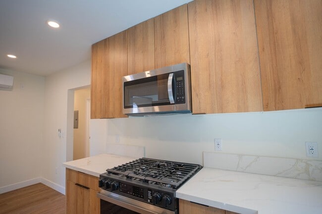 Building Photo - 1038 Westmoreland Ave