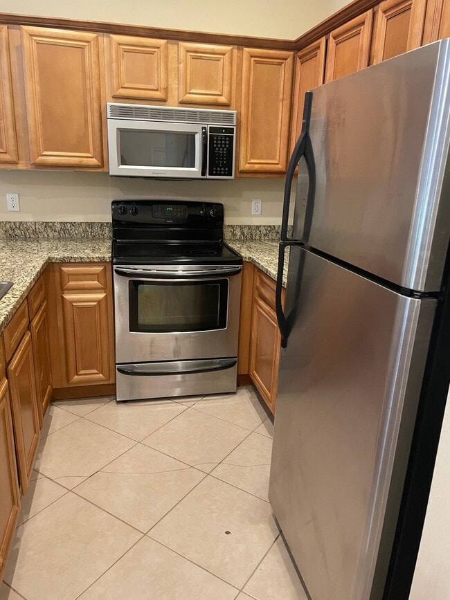 Building Photo - 862 Fairview Dr