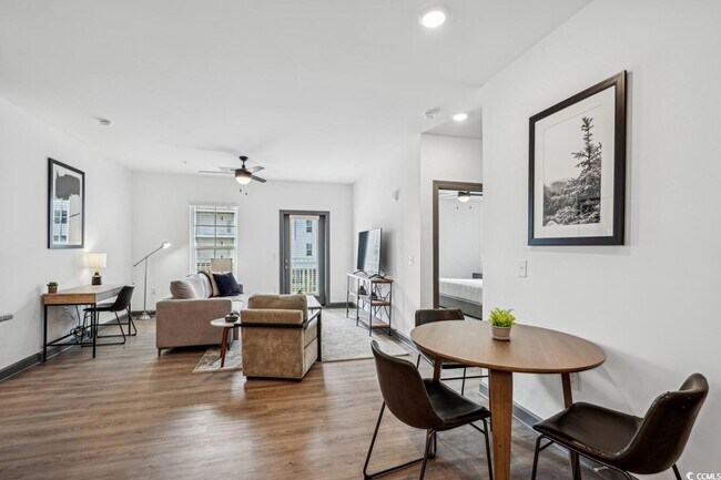 Building Photo - 147 Laurenco Loop