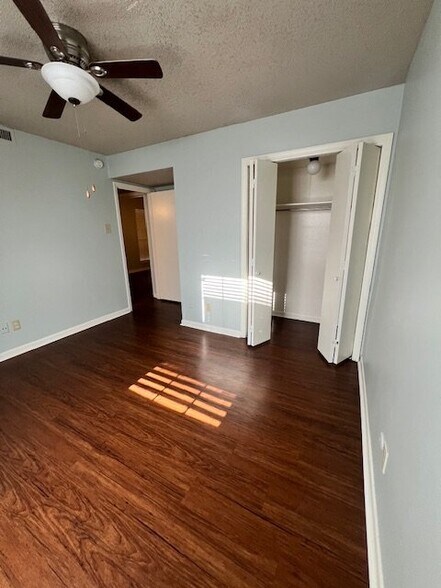 Building Photo - 503 E 6th St