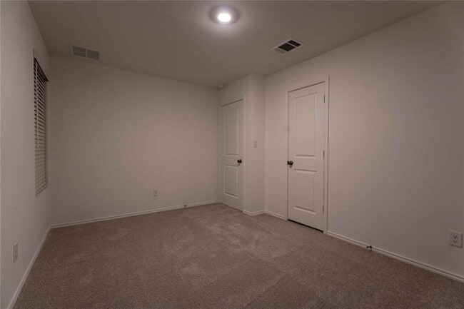 Building Photo - 2320 Blizzard Dr