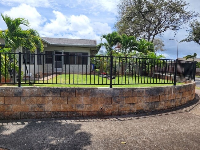 Building Photo - For Rent - 94-498 Hokuili St.