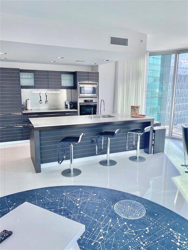 Building Photo - 200 Biscayne Blvd Way