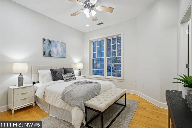 Building Photo - Charming 2 BR/2 BA Condo in Logan Circle!