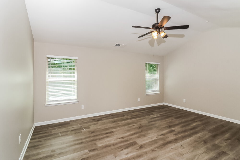 Building Photo - 490 Dutchview Dr
