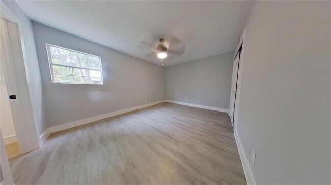 Building Photo - 1916 Valley Hill Cir