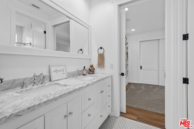 Building Photo - 23477 Palm Dr