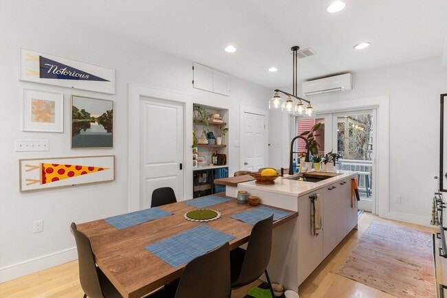 Building Photo - 62 Bolton St