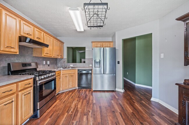 Building Photo - 3330 Red Cedar Dr