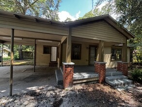 Building Photo - 704 N Main St