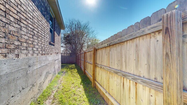 Building Photo - Amazing Duplex in Harker Heights with stained concrete flooring!