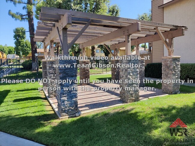 Building Photo - 1 Bedroom, Upstairs Condo