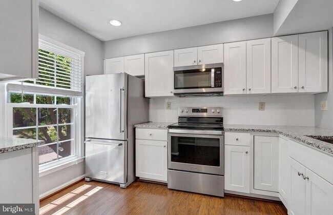 Building Photo - 2522 S Arlington Mill Dr