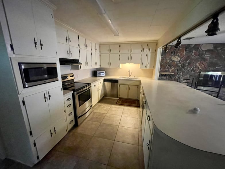 Building Photo - 106 Oleander Dr