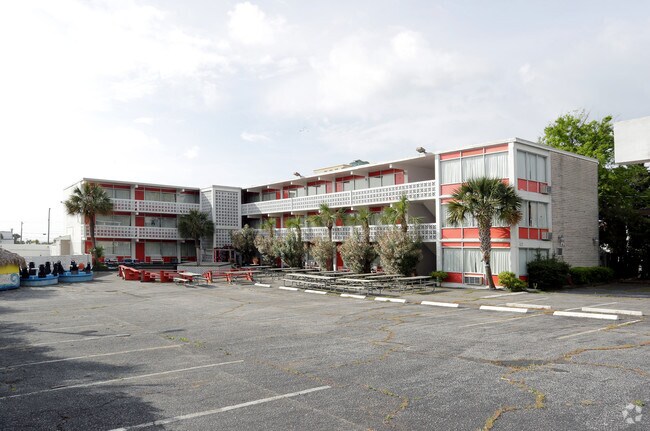Primary Photo - Palms Court