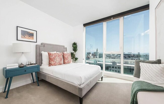 Building Photo - 2B/2B+Den Condo with Parking | AMSI | Alex...