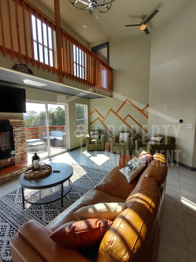Building Photo - Beautiful 3BR Home with Scenic Views in Forsyth