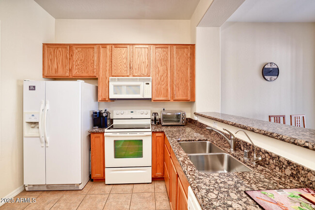 Building Photo - 1404 W Weatherby Way