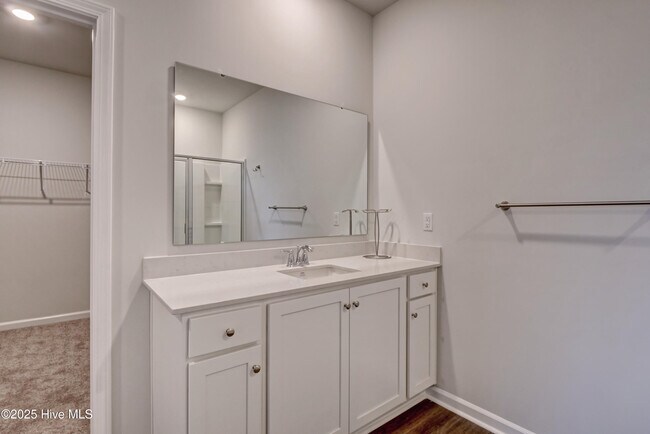 Building Photo - 1329 Clendon Cir