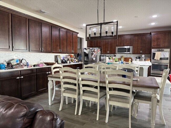 Building Photo - Like New 4/2.5 St. Augustine