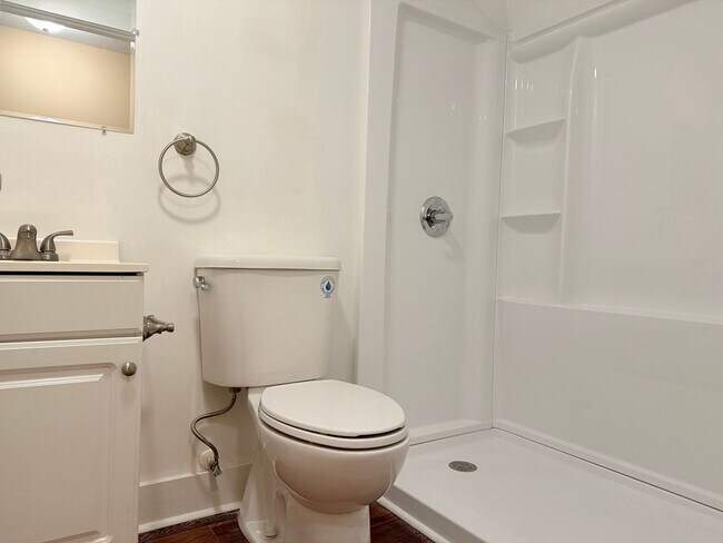 Building Photo - DOWNSTAIRS Charming 4BR Downtown Milford Home Just Steps from the Riverwalk!