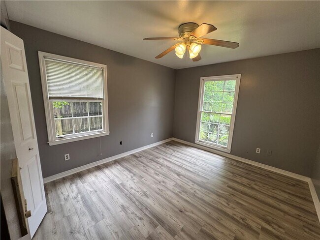 Building Photo - 1054 Gallen Ct