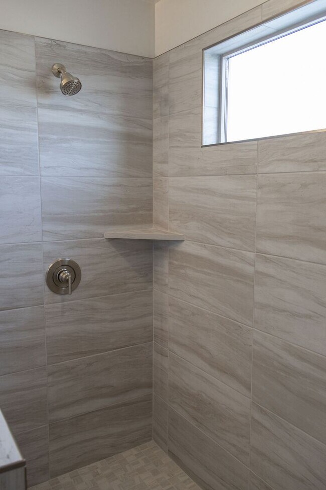 Building Photo - Spacious 4-Bed Home in Sage Canyon