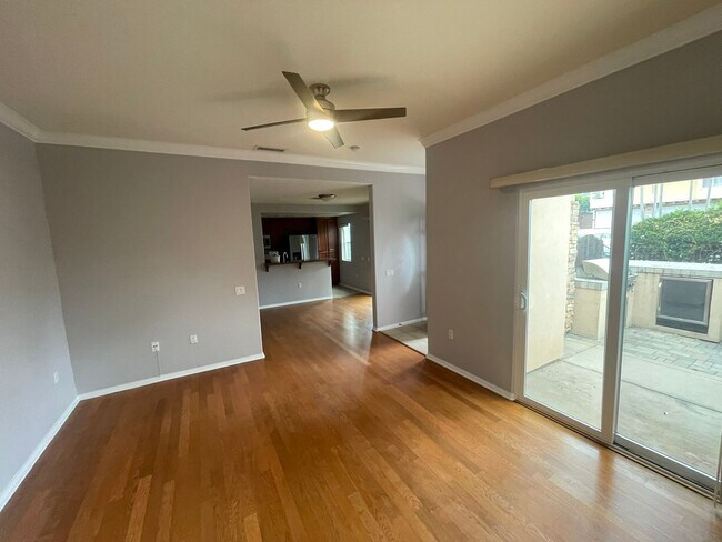 Building Photo - Spacious 3-bedroom, 3-bath townhome in the...