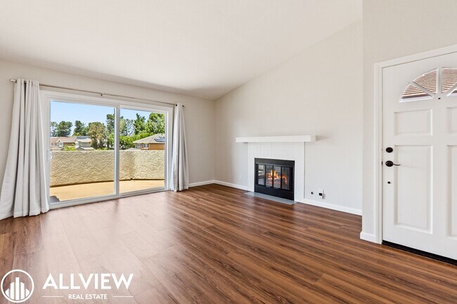 Building Photo - Gorgeous 2 bed/2 baths, located in the highly desired community of Woodbridge.