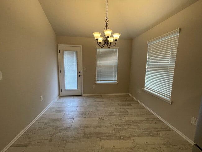 Building Photo - 3 bed Yukon